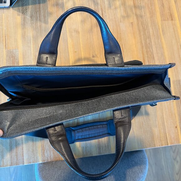 Tumi Alpha 2 Slim Deluxe Portfolio (Great Condition!!) - Picture 3 of 8